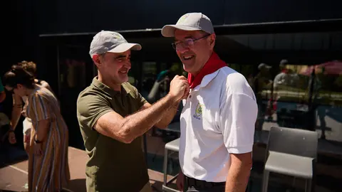 Patxi Cervantes, encargado de lanzar el chupinazo de Oberena en sus fiestas de 2023. PABLO LASAOSA