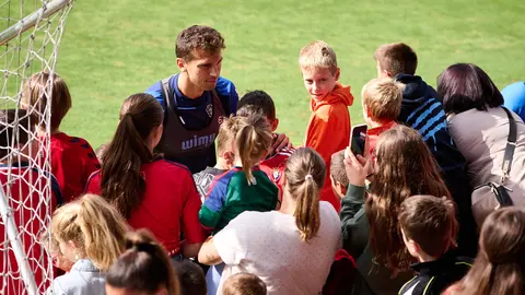 Osasuna se entrena en las instalaciones de Tajonar previo a viajar a Brujas para el que partido que disputará el próximo jueves en la ciudad Belga. PABLO LASAOSA