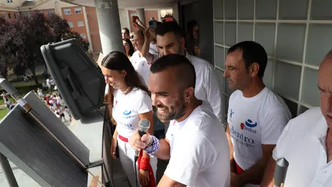El Club Atletismo Ardoi lanza el chupinazo de las fiestas de Zizur Mayor de 2023 por su 25 aniversario. AYUNTAMIENTO DE ZIZUR MAYOR
