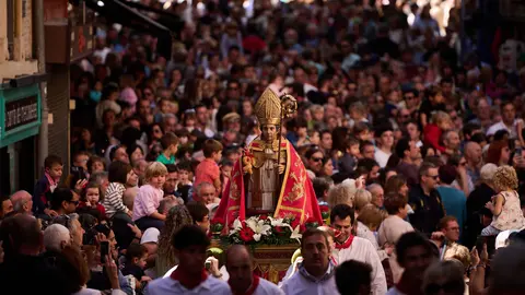 Procesión de San Fermín de Aldapa por las calles del Casco Viejo de Pamplona. PABLO LASAOSA