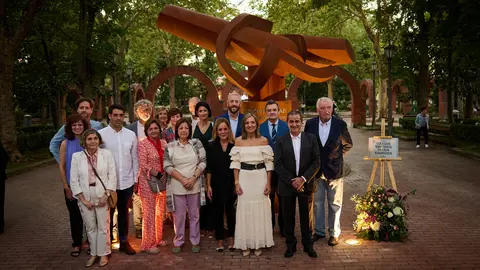 Presentación de una nueva escultura urbana concebida como homenaje y agradecimiento al personal sanitario y una calle con el mismo nombre. PABLO LASAOSA