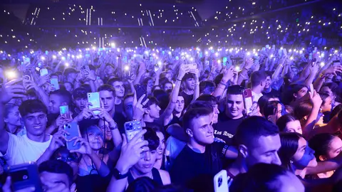 Concierto del músico canario Quevedo en el Navarra Arena de Pamplona ante cerca de 12.000 espectadores. IÑIGO ALZUGARAY
