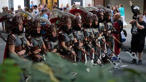 Desfile de Moros y Cristianos de Alcoy con motivo del XXV aniversario de la Casa de la Comunidad Valenciana en Navarra. IÑIGO ALZUGARAY