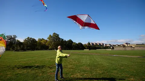 IX Certamen-Exhibición Solidaria de Vuelo de Cometas de la Asociación Navarra de Fibrosis Quística. IÑIGO ALZUGARAY