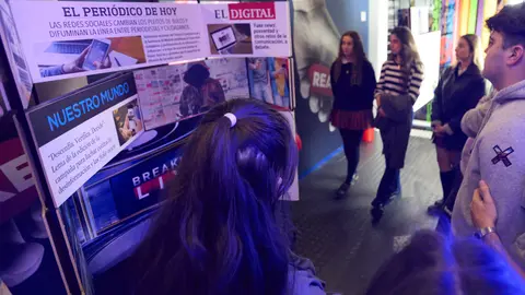 La Fundación MAPFRE, Policía Nacional y el Ayuntamiento de Pamplona presentan 'Ciberland', un espacio que pretende "contribuir a que la sociedad descubra y reflexione acerca de los riesgos del mundo digital y aprenda a usar las nuevas tecnologías de forma segura". IÑIGO ALZUGARAY