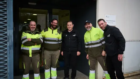 Miembros de la Comisión de Presidencia del Ayuntamiento de Pamplona visitan los depósitos de sal municipales para conocer los medios materiales y recursos personales que conforman el Plan de Nieves del Consistorio para este invierno 2023/2024. PABLO LASAOSA