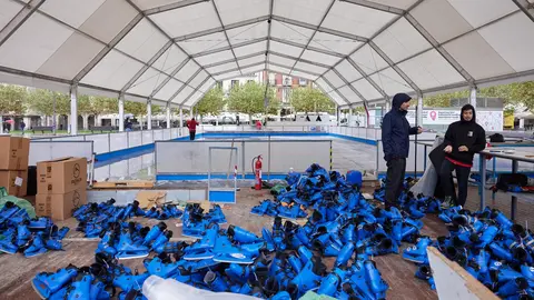 La Plaza del Castillo de Pamplona acoge una pista de patinaje sobre hielo para Navidad de 390 metros cuadrados, que permanecerá abierta hasta el 6 de enero (5)