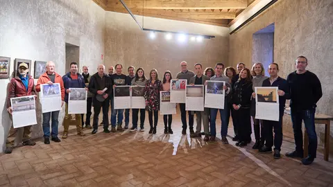 Entrega de premios del concurso de fotografía Enfoca Pamplona, que también selecciona las imágenes del calendario municipal de 2024.  PABLO LASAOSA