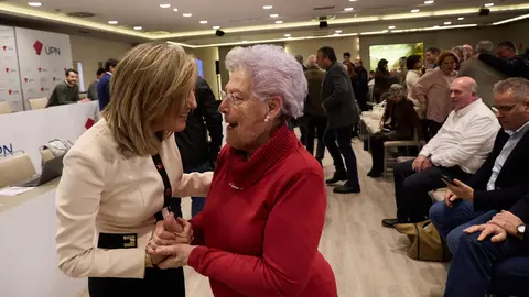 El presidente de UPN, Javier Esparza, interviene en la asamblea general de afiliados en el Hotel Iruña Park de Pamplona, con la presencia de Miguel Sanz, Alberto Toquero, Cristina Ibarrola y Enrique Maya, entre otros miembros destacados del partido regionalista. IÑIGO ALZUGARAY