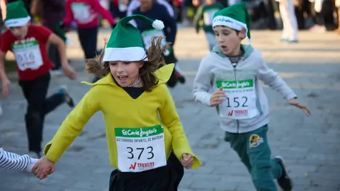 XII Carrera Infantil de la Navidad de Asvona en la Ciudadela de Pamplona. IÑIGO ALZUGARAY