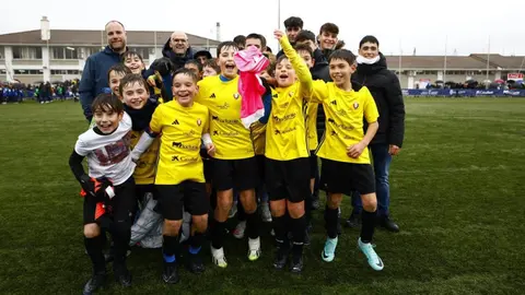 Mendialdea y Amigó se imponen en las finales (femenina y mixta) del Interescolar. NAVARRA.COM