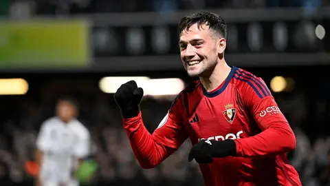 El delantero español del Osasuna José Arnaiz celebra un gol durante el partido de dieciseisavos de final de la Copa del Rey que disputan este domingo el CD Castellón y CA Osasuna en el Estadio Municipal de Castalia. EFE/ Andreu Esteban