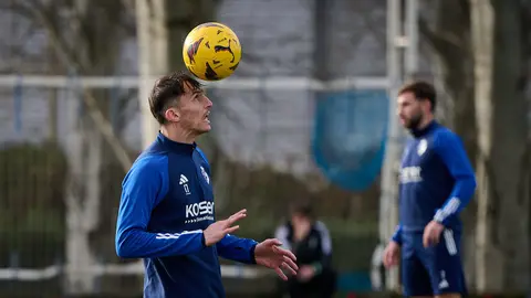 Ante Budimir, en un entrenamiento de Osasuna, que continúa preparando en Tajonar el partido del domingo contra el Sevilla. PABLO LASAOSA