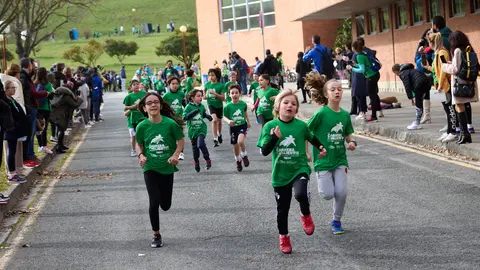 VIII edición de la 'Carrera de los Valientes', una carrera solidaria organizada por la iniciativa “Niños Contra el Cáncer” de la Clínica Universidad de Navarra. IÑIGO ALZUGARAY