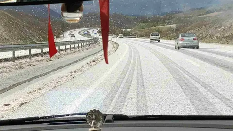 La granizada a sorprendido a los conductores en la A-21. CEDIDA