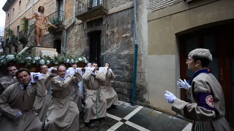 Procesión del domingo de Resurrección con el Paso del Resucitado en Pamplona. IÑIGO ALZUGARAY
