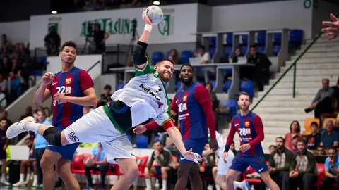 El Helvetia Anaitasuna se enfrenta al Barcelona en Pamplona. PABLO LASAOSA