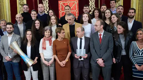 La presidenta de Navarra, María Chivite, y la consejera de Cultura, Deporte y Turismo, Rebeca Esnaola, reciben al equipo de baloncesto femenino Osés Construcción Ardoi con motivo de su reciente victoria en el campeonato de la Liga Challenge, lo que les da el ascenso directo a la Liga Femenina Endesa, la máxima categoría a nivel nacional. IÑIGO ALZUGARAY