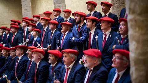 Medio centenar de músicos de las cinco merindades de Navarra abren los actos del centenario del Gran concurso de dulzaineros de 1924. PABLO LASAOSA