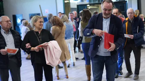 Votaciones en el XIII Congreso de UPN celebrado en el Hotel Tres Reyes de Pamplona. IÑIGO ALZUGARAY.