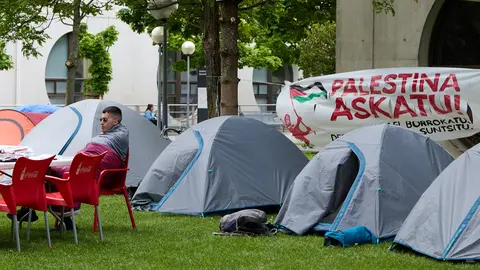 Acampada universitaria frente al aulario del campus de Arrosadia de la UPNA (Universidad Pública de Navarra) bajo el bajo el lema global #StudentsForGaza a favor de Palestina y en contra del genocidio de Israel. IÑIGO ALZUGARAY
