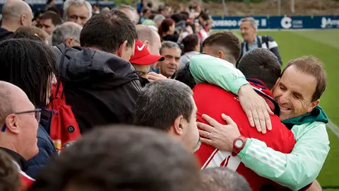 Osasuna ha completado este jueves por la mañana en las instalaciones de la Ciudad Deportiva de Tajonar su penúltimo entrenamiento de la temporada, el último con las puertas abiertas al público de Jagoba Arrasate como preparador del conjunto navarro tras seis temporadas en el banquillo. EFE/ Villar López