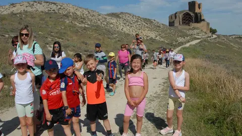 La Apyma de Caparroso disfruta de una subida al Cristo de Caparroso para conocer la historia del lugar. AMAYA LUQUI