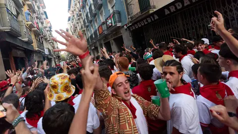 La m&uacute;sica de las Dianas de San Ferm&iacute;n marca el inicio de las fiestas cada ma&ntilde;ana a las 6.45 horas con la banda municipal La Pamplonesa recorriendo las calles del casco viejo de Pamplona tocando canciones t&iacute;picas sanfermineras. I&Ntilde;IGO ALZUGARAY