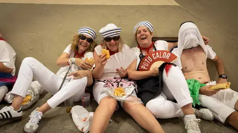 Ambiente en la Plaza de Toros de Pamplona durante la segunda corrida de San Fermín. MAITE H.MATEO-11