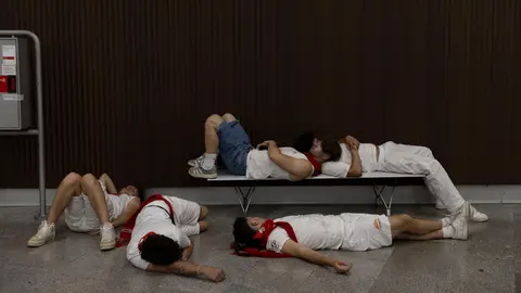Trasiego de viajeros en la estación de autobuses con la llegada del segundo fin semana de San Fermín. MAITE H.MATEO_-13