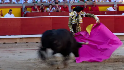 Sexta corrida de la Feria del Toro de San Fermín 2024 con toros de Jandilla para Cayetano Rivera, Roca Rey y Pablo Aguado. IÑIGO ALZUGARAY