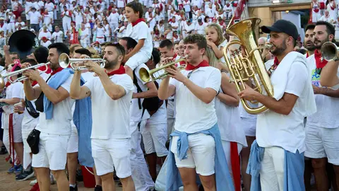Despedida de las peñas en la Plaza de Toros de Pamplona en el último día de las fiestas de San Fermín de 2024. IÑIGO ALZUGARAY