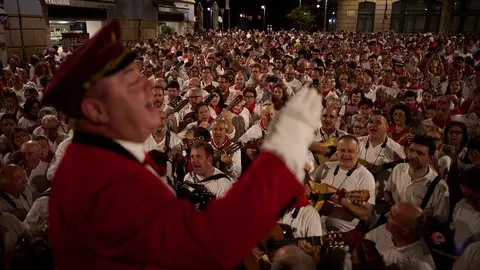 La Cofradía de San Saturnino despide San Fermín 2024 con el Pobre de Mí del Guti. PABLO LASAOSA