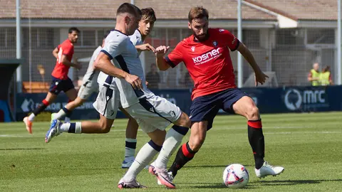 Primer partido amistoso de la era Vicente Moreno en Osasuna, entre el equipo rojillo y Osasuna Promesas disputado en las instalaciones de Tajonar. IÑIGO ALZUGARAY
