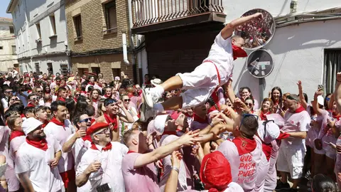 Diversión y ambiente del cohete de las fiestas de Arguedas. JOSÉ EMILIO FLORISTÁN