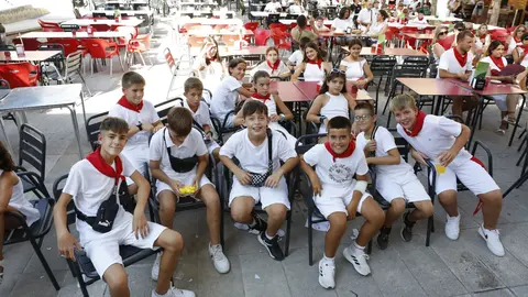 Diver TikTok en las fiestas de Arguedas. JOSÉ EMILIO FLORISTÁN