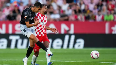 Derrota de Osasuna en el estadio de Montilivi contra el Girona FC. EFE