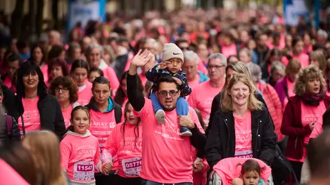 XIII Carrera solidaria contra el cáncer de mama, organizada por la asociación Saray. PABLO LASAOSA