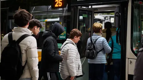 La huelga de transportes afecta a los viajeros de villavesas de Pamplona. PABLO LASAOSA