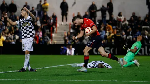 Raúl García celebra el segundo gol de Osasuna en el partido de Copa contra el CEUTA. EFE