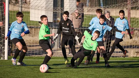 Hermanas Úriz Pi se enfrenta a Ikastola Jaso durante la cuarta jornada de la fase de grupos del XLII Torneo Intersecolar de Osasuna 24-25. PABLO LASAOSA