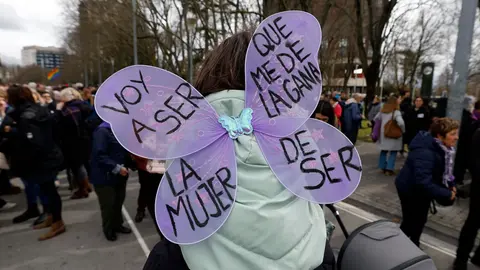 Manifestación feminista por el 8M en Pamplona. EFE / JESÚS DIGES