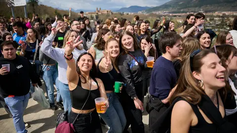 Miles de jóvenes celebran la Carpa Universitaria de Primavera 2025. PABLO LASAOSA