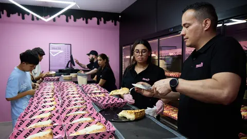 Apertura de la la tienda de Melt Cakes, en la calle San Nicolás 20 de Pamplona. IÑIGO ALZUGARAY
