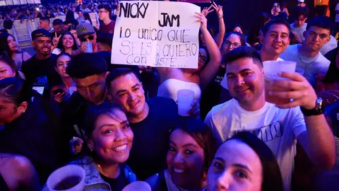 Concierto de Nicky Jam en el pabellón Navarra Arena de Pamplona, en el inicio de la gira europea Sunshine Tour del cantante colomboestadounidense de origen puertorriqueño. IÑIGO ALZUGARAY