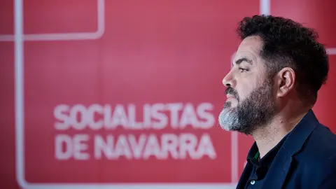 Ramón Alzórriz presenta su dimisión del PSN tras conocer que su pareja trabajó en Servinabar. PABLO LASAOSA