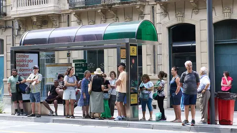 Inicio de la huelga indefinida de las villavesas en Pamplona. IÑIGO ALZUGARAY