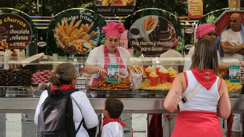 Una tarde de San Fermín por los tradicionales puestos de venta y hostelería del Bosquecillo y Antoniutti .Maite H. Mateo-18