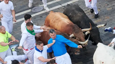 Cuarto encierro de San Fermín 2025 con toros de Victoriano del Río desde Telefónica. IRANZU LARRASOAÑA