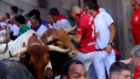 Quinto encierro de San ermín con toros de la ganadería de Jandilla. KUKUXUMUSU / JUAN IGNACIO DELGADO